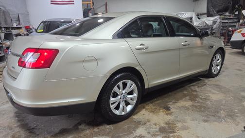 Gold 2011 Ford Taurus SEL