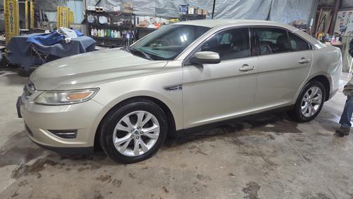 Gold 2011 Ford Taurus SEL
