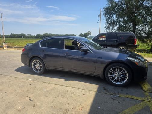 Blue 2011 INFINITI G37x Base