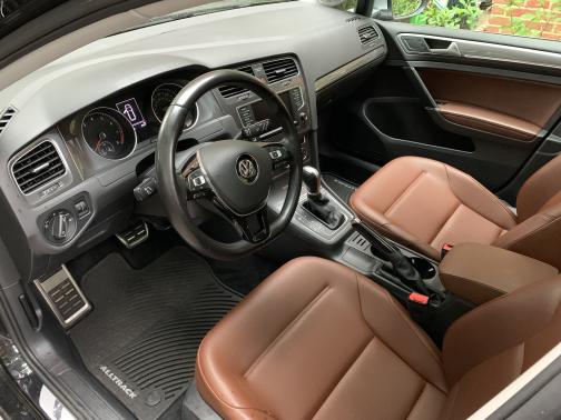 Black 2017 Volkswagen Golf Alltrack TSI SE