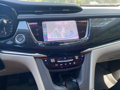 White 2022 Cadillac XT6 Premium Luxury FWD