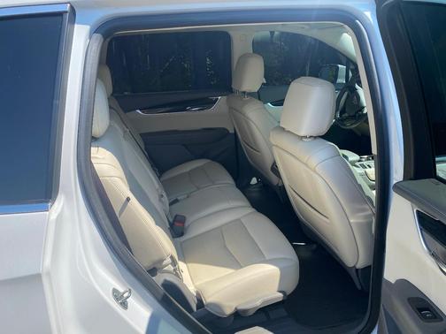 White 2022 Cadillac XT6 Premium Luxury FWD