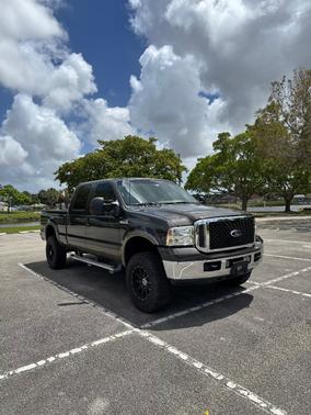 Gray 2006 Ford F-350 Lariat Crew Cab Super Duty