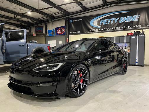 Black 2023 Tesla Model S Plaid