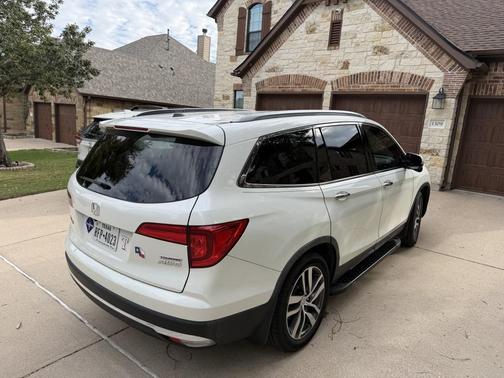White 2017 Honda Pilot Touring