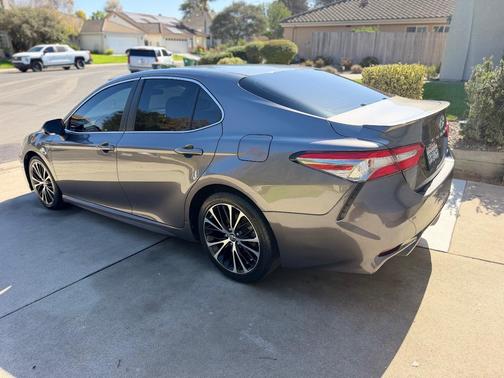 Gray 2018 Toyota Camry SE