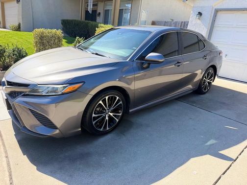 Gray 2018 Toyota Camry SE