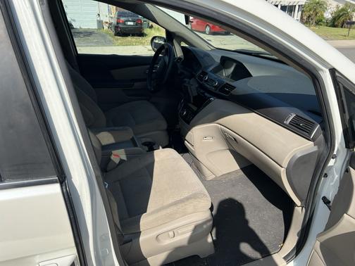 White 2014 Honda Odyssey EX