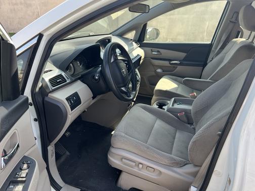 White 2014 Honda Odyssey EX