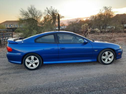 Blue 2004 Pontiac GTO Base
