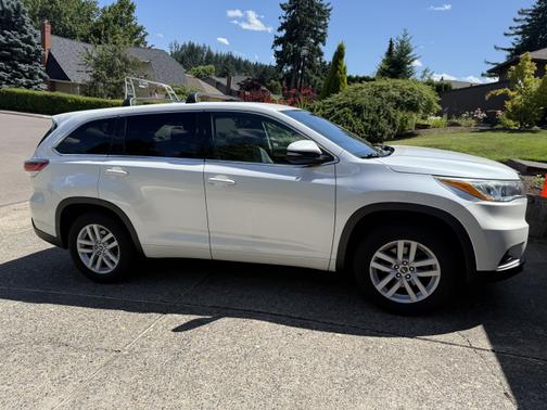 2016 Toyota Highlander LE