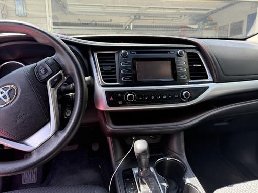 2016 Toyota Highlander LE