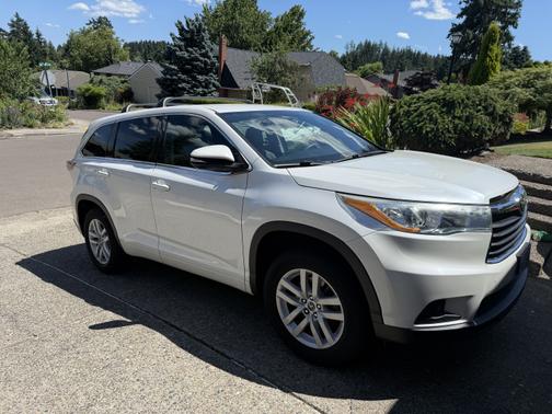 2016 Toyota Highlander LE
