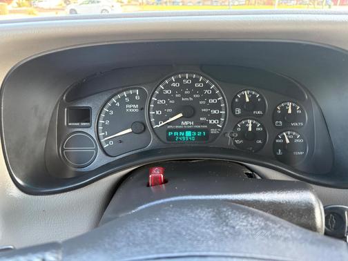 White 2002 Chevrolet Tahoe LT