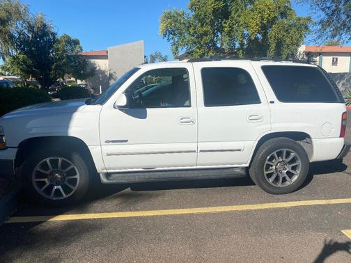 White 2002 Chevrolet Tahoe LT