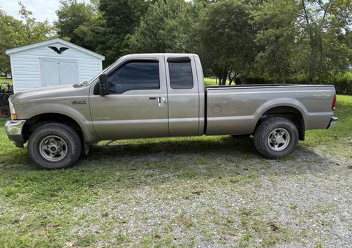 Beige 2004 Ford F-250 Lariat SuperCab Super Duty