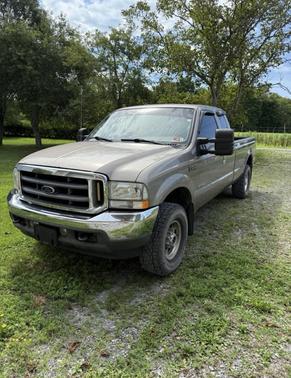 Beige 2004 Ford F-250 Lariat SuperCab Super Duty