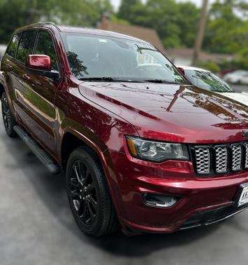 Red 2018 Jeep Grand Cherokee Altitude