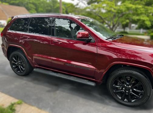 Red 2018 Jeep Grand Cherokee Altitude