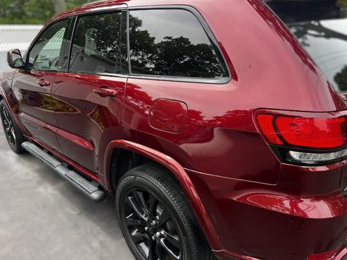 Red 2018 Jeep Grand Cherokee Altitude