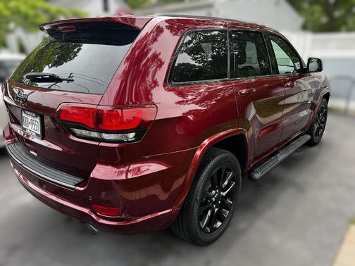 Red 2018 Jeep Grand Cherokee Altitude