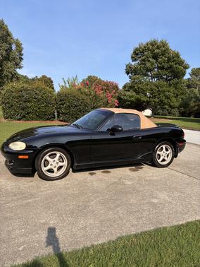 Black 2000 Mazda MX-5 Miata Base