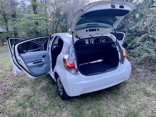 2014 Toyota Prius c Two