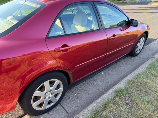 Red 2005 Mazda Mazda6 i