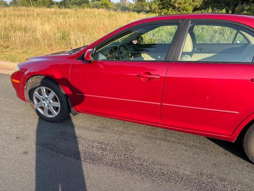 Red 2005 Mazda Mazda6 i