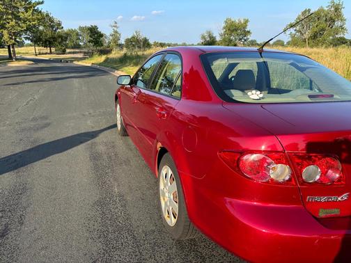 Red 2005 Mazda Mazda6 i