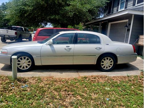 2007 Lincoln Town Car Signature Limited