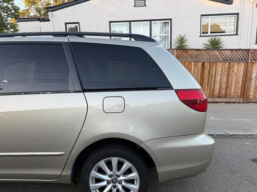Beige 2004 Toyota Sienna CE