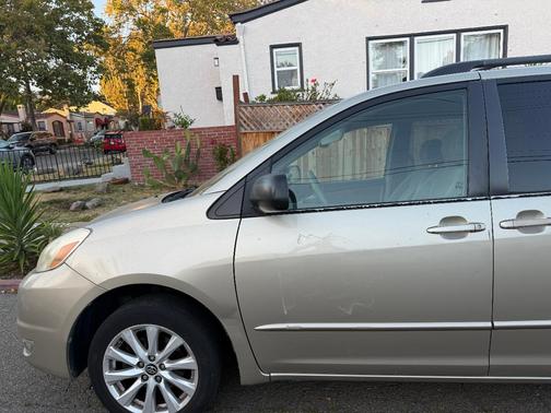 Beige 2004 Toyota Sienna CE