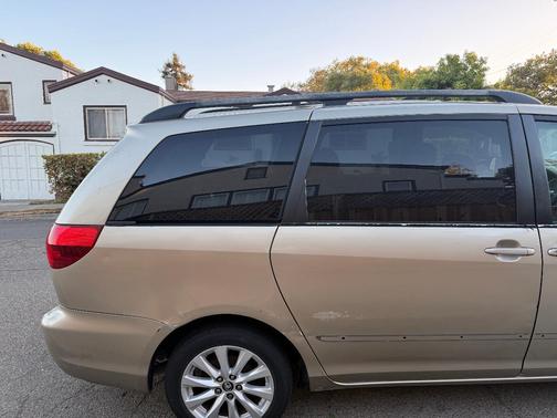 Beige 2004 Toyota Sienna CE