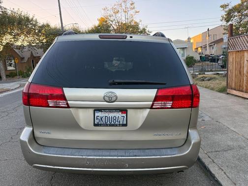 Beige 2004 Toyota Sienna CE