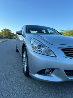 Silver 2011 INFINITI G37 x