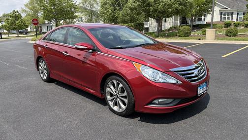 Red 2014 Hyundai SONATA SE