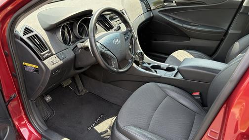 Red 2014 Hyundai SONATA SE