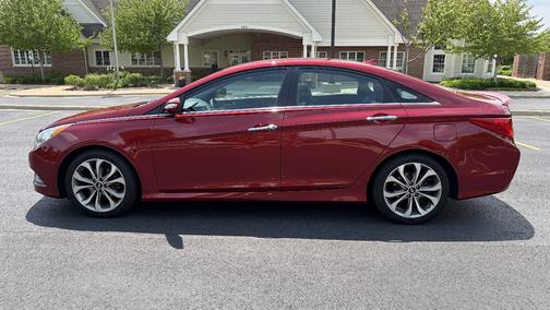 Red 2014 Hyundai SONATA SE