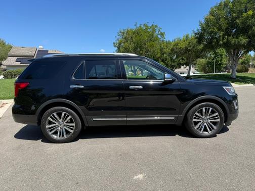 Black 2017 Ford Explorer Platinum