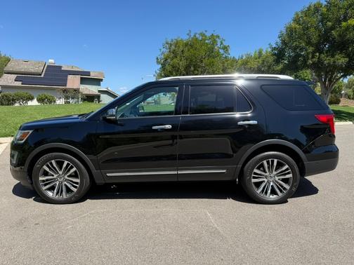 Black 2017 Ford Explorer Platinum