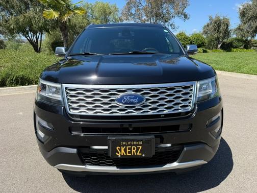 Black 2017 Ford Explorer Platinum