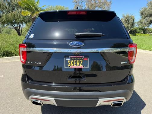 Black 2017 Ford Explorer Platinum