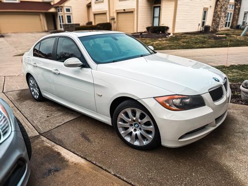 White 2006 BMW 330 i