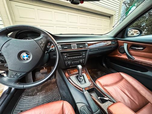 White 2006 BMW 330 i