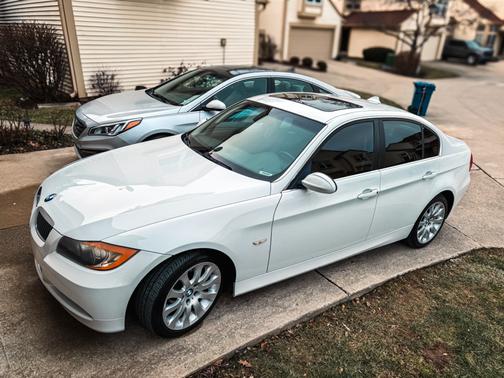 White 2006 BMW 330 i