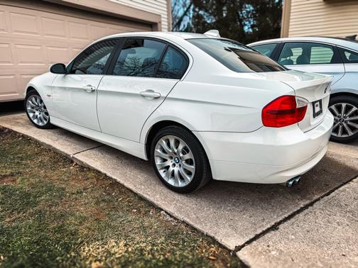 White 2006 BMW 330 i