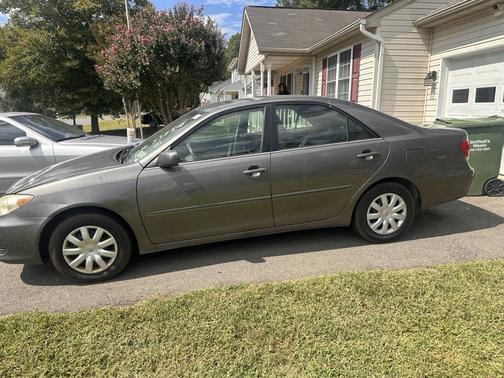 Gray 2005 Toyota Camry LE