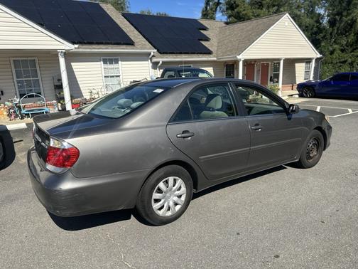 Gray 2005 Toyota Camry LE