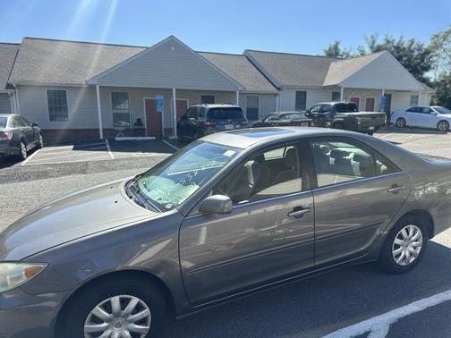 Gray 2005 Toyota Camry LE